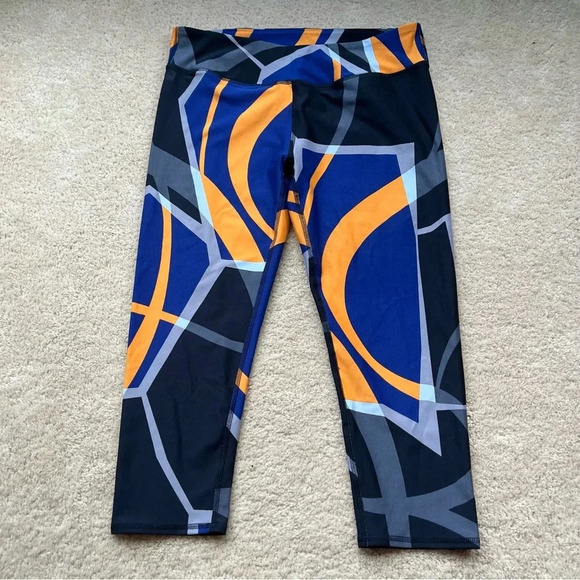 ✨Fabletics Women's Black Orange Blue Capri Leggings - No Size Tag (M/L?) - VGUC - Picture 1 of 6